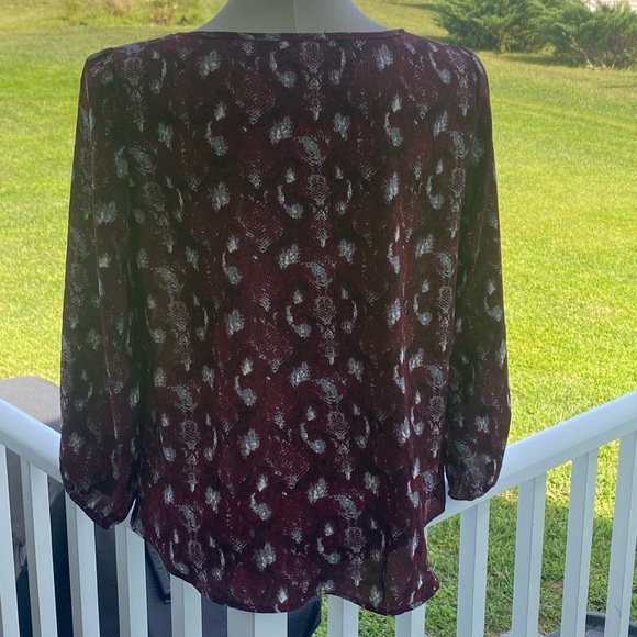 West K Veronica  abstract snake printed Tie  Front 3/4 sleeve Top Small NWOT - Picture 4 of 10